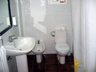 Torremolinos Hotel bathroom
