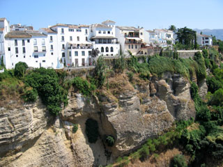 ronda houses on top of gorge